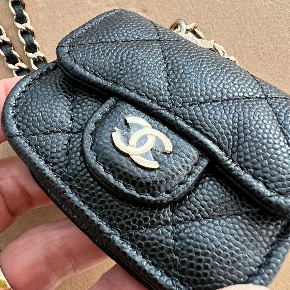 Chanel Airpod pro quilted leather case - Picture 6 of 9